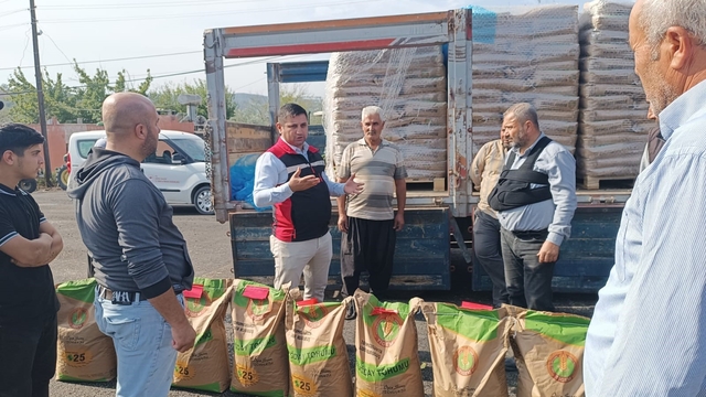İmamoğlu'nda yangından etkilenen üreticilere buğday tohumu desteği