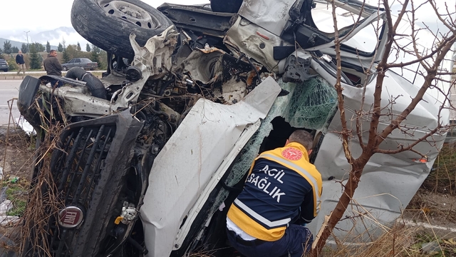 Tokat'ta minibüs ile kamyonet çarpıştı, 1 kişi yaralandı