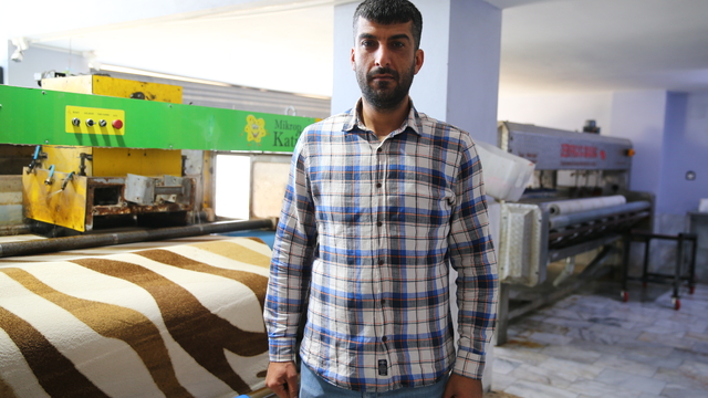 Adana'da yıkamacı, halı arasında bulduğu altınları sahibine teslim etti