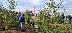 6 öğrenci topluluğu fidanları toprakla buluşturdu