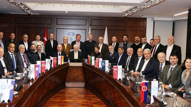 İZVAK: İzmir kulüpleri kent ekonomisinin lokomotifi olabilir