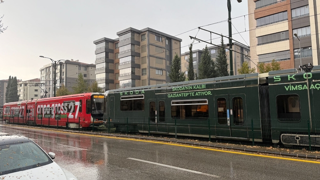 Gaziantep'te tramvaya yıldırım isabet etti