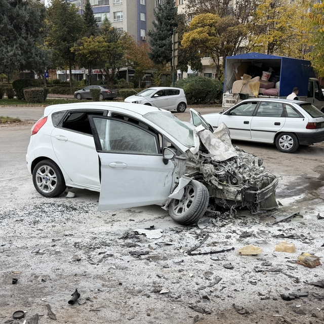 Kamyona çarpan otomobilin sürücüsü öldü