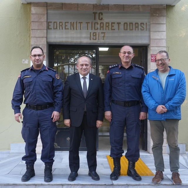 Balıkesir İl Jandarma Komutanı Murat Özer'den Edremit Ticaret Odasına ziyar...