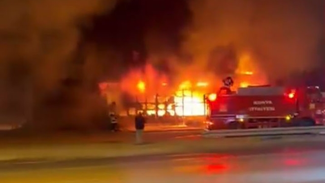 Sanayi sitesinde çıkan yangında 9 iş yeri kullanılamaz hale geldi