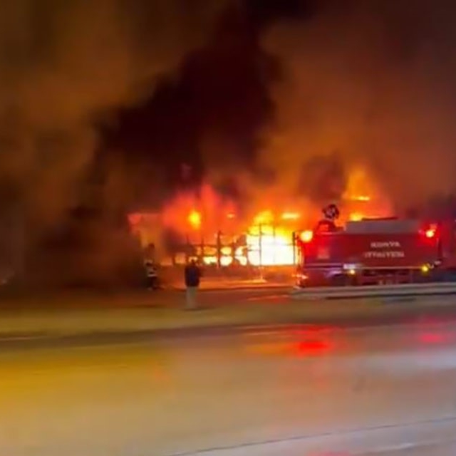 Sanayi sitesinde çıkan yangında 9 iş yeri kullanılamaz hale geldi