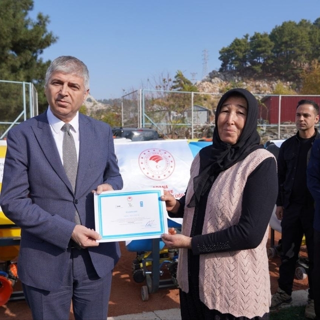 Aladağ'da üreticilere yüzde 70 hibe ile ilaçlama makinesi dağıtıldı