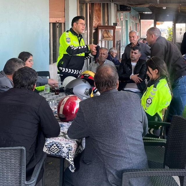 Salihli'de çiftçilere ve sürücülere yeni trafik kuralları anlatıldı