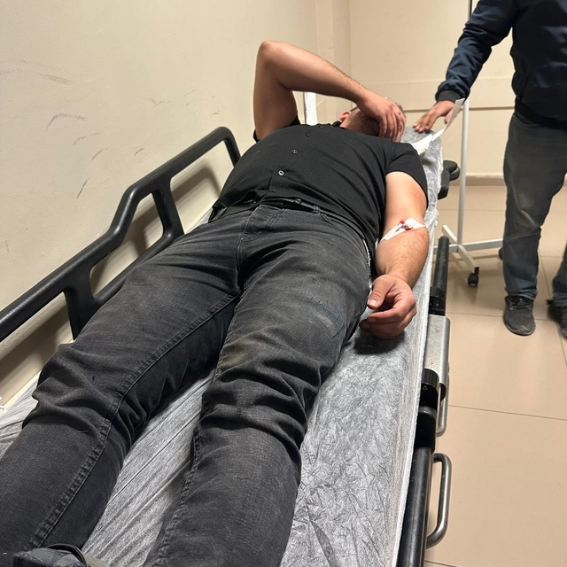 Motosiklet devrildi: 2 yaralı