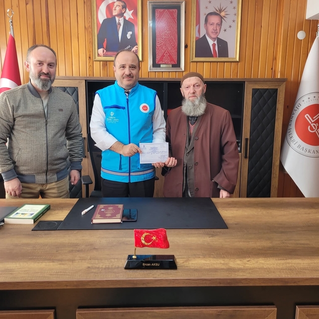 80 yaşındaki emekli imam ve öğretmen oğlundan Gazze'ye anlamlı destek