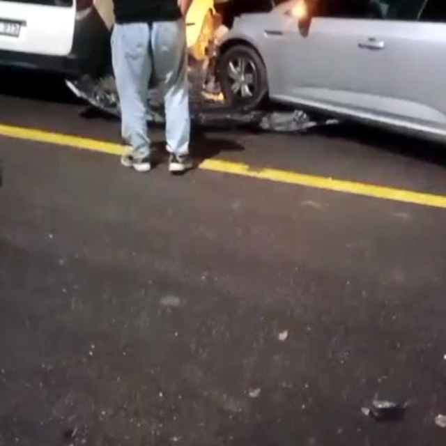 Kaza yapan oğluna kızan babayı çevredekiler sakinleştirdi