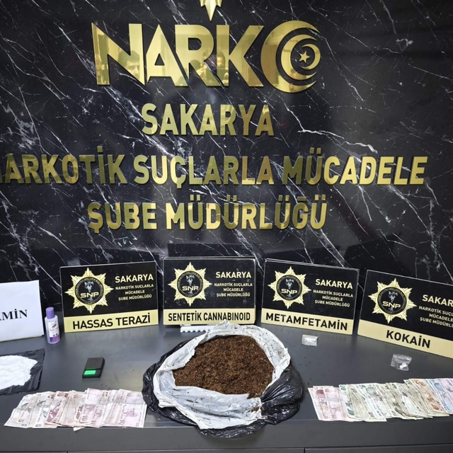 Sakarya'da uyuşturucuyu tuvalette imha etmeye çalışan 3 şüpheli gözaltına a...