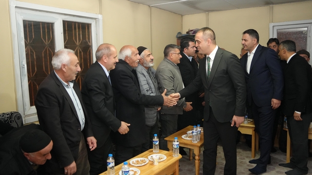 MHP'den "Hayırlı günler komşum" ziyaretleri
"Derdin derdimiz" sohbetlerinin ilki geniş bir katılımla Palandöken ilçesine bağlı Abdurrahmangazi mahallesinde gerçekleştirildi
MHP İl Başkanı Adem Yurdagül; "Bizim siyasetimiz gönül siyasetidir"
"Komşularımızda huzur, bizim evimizde güvenliktir"