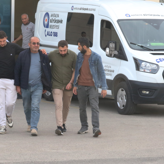 Antalya'da polis memurunun öldürdüğü eşi ve 2 çocuğunun cenazeleri alındı