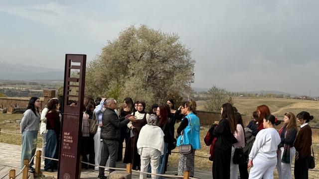 Muğlalı gençler medeniyet, tarih ve kültür kampı ile Bitlis ve Van'ı keşfetti