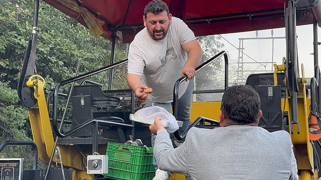 Amasra'da yol çalışmasına baklavalı teşekkür
