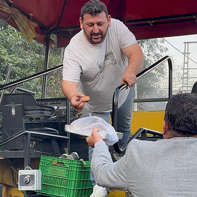 Amasra'da yol çalışmasına baklavalı teşekkür
