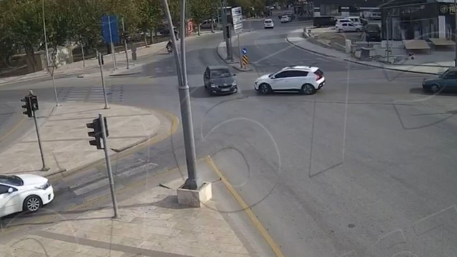 Kırmızı ışıkta geçen otomobile 2 bin 167 TL para cezası kesildi