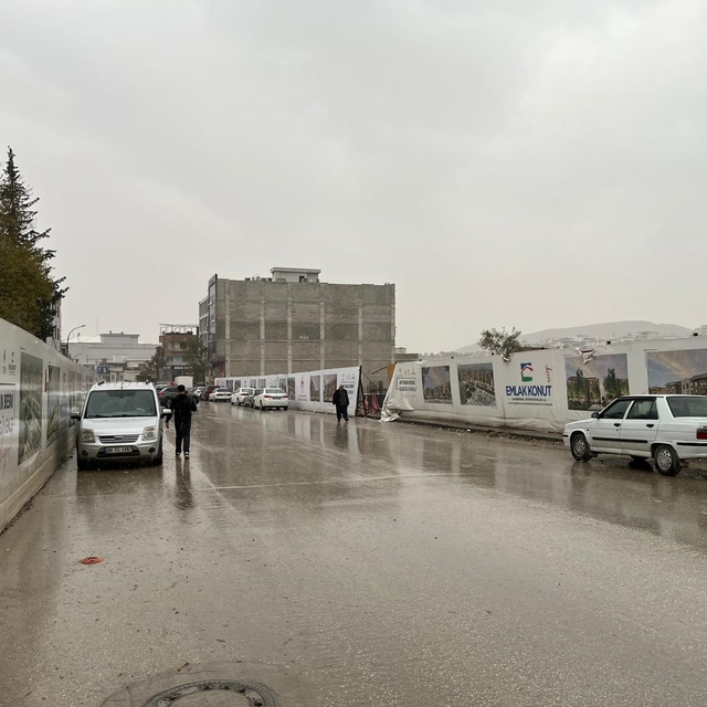 Besni'de sağanak yağış etkili oldu