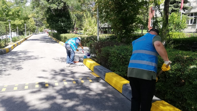 Ankara'da denetimli serbestlik hükümlüleri okullarda temizlik ve bakım çalışması yaptı