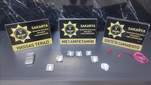 Sakarya'da uyuşturucuya 3 gözaltı