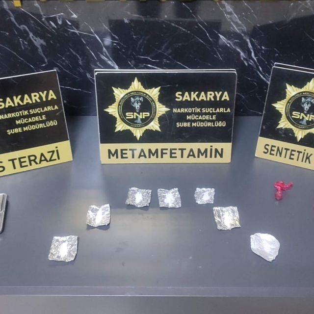 Sakarya'da uyuşturucuya 3 gözaltı