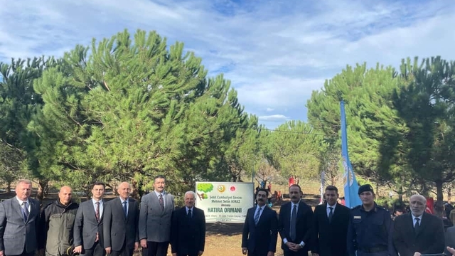 Bursa'da Şehit Savcı Mehmet Selim Kiraz anısına hatıra ormanı kuruldu
Bursa'da hatıra ormanına makamında şehit edilen Savcı Kiraz'ın ismi verildi