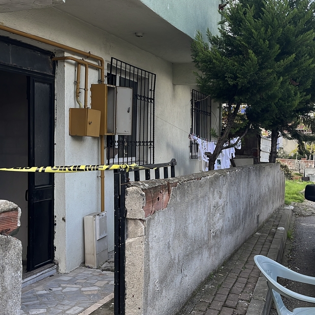 Yangında 2 yaşındaki Ersin öldü, dumandan etkilenen ailesi hastaneye kaldır...