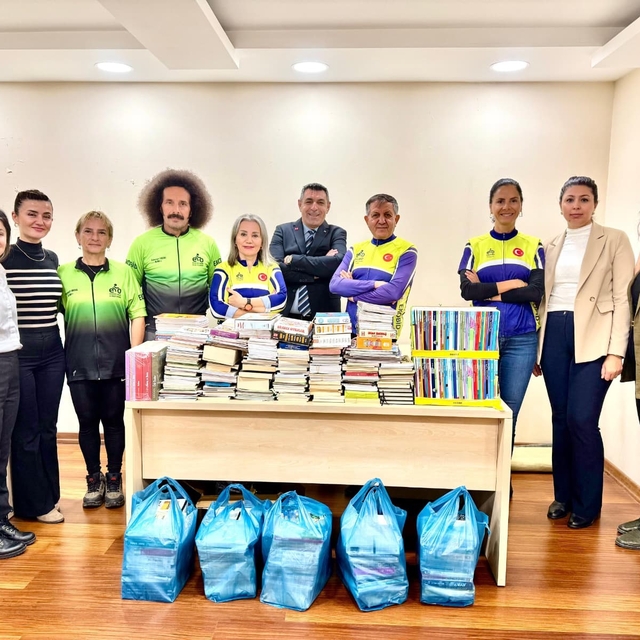 "Pedalla Kitap Götürüyoruz" kampanyasına destek