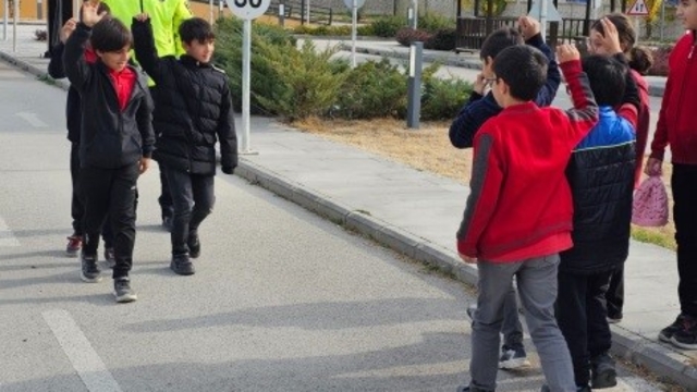 Niğde'de öğrencilere teorik ve uygulamalı trafik eğitimi