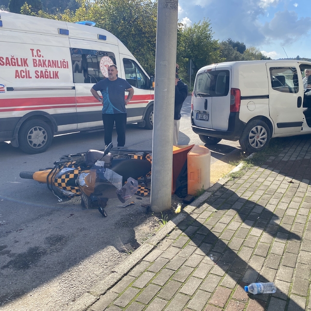 Bursa'da eğitim pistinde feci kaza...Ehliyetsiz genç kuryeye çarptı