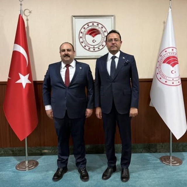 Başkan Hamamcı devam eden ve planlanan projelerle ilgili Ankara'da görüşmel...