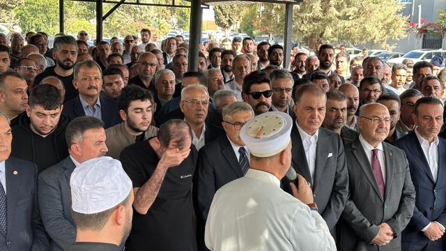 AK Parti Sözcüsü Ömer Çelik'in acı günü