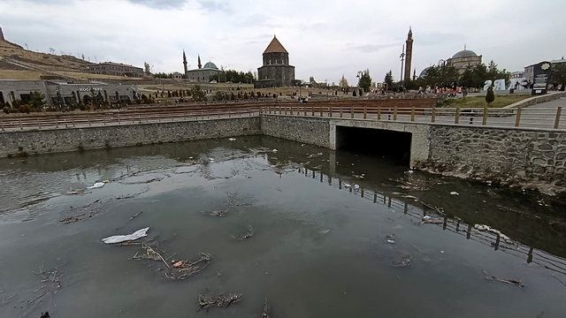 Kars Çayı alarm veriyor