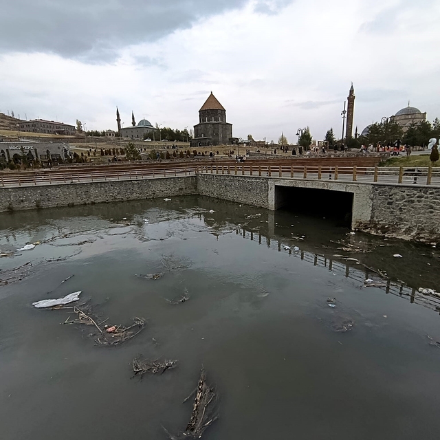 Kars Çayı alarm veriyor