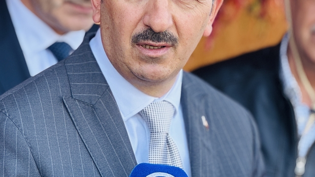 Edirne Valisi Sezer, Yıldırım Beyazıt Anadolu Lisesinin yıkılacağını açıkladı