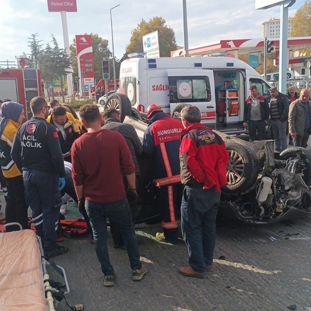Çorum'da takla atan otomobilim sürücüsü yaralandı