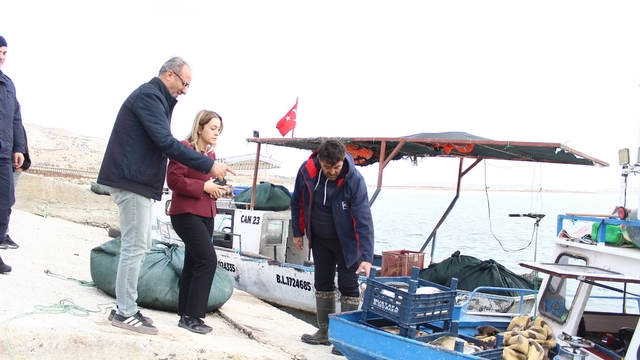 Ağın Kaymakamı Yılmaz ve Belediye Başkanı Çakar'dan balıkçılara ziyaret