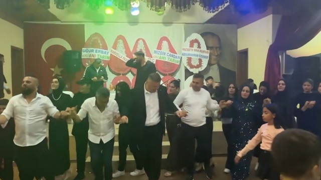 Eğirdir Belediye Başkanı Özer'in halay paylaşımı sosyal medyada gündem oldu