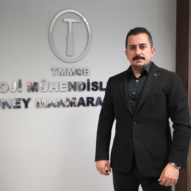 "Bursa'dan konut almayın" diyen deprem uzmanına sert tepki
"Yan yana iki pa...