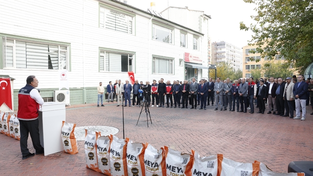 Diyarbakır'da 1280 çiftçiye 615 ton sertifikalı kırmızı mercimek tohumu desteği sağlandı