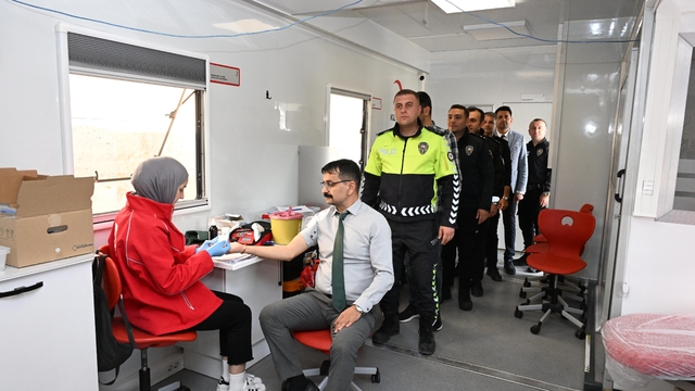 Kırşehir'de polisler kan bağışında bulundu