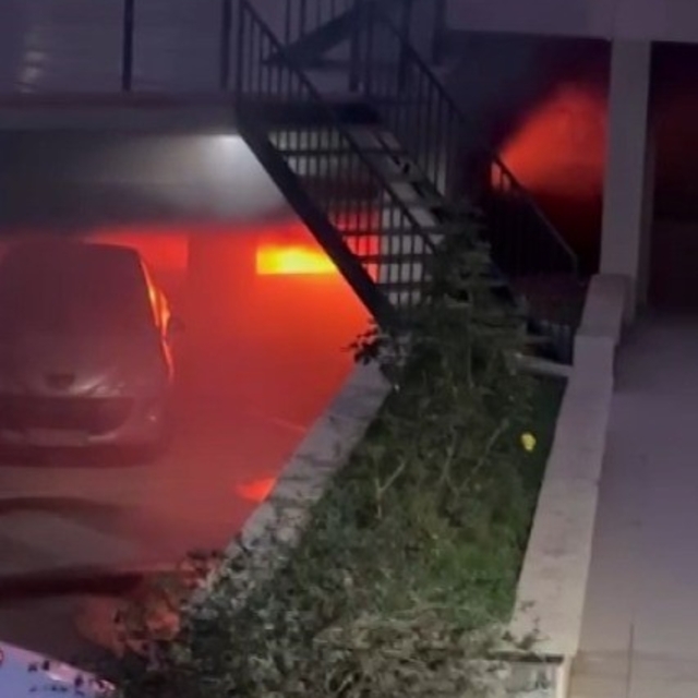 Kahramanmaraş'ta elektrikli otomobil alev alev yandı