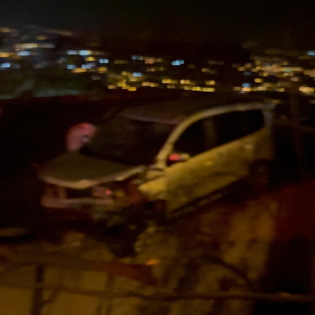 Osmaniye'de hafif ticari araç evin damına düştü: 4 yaralı