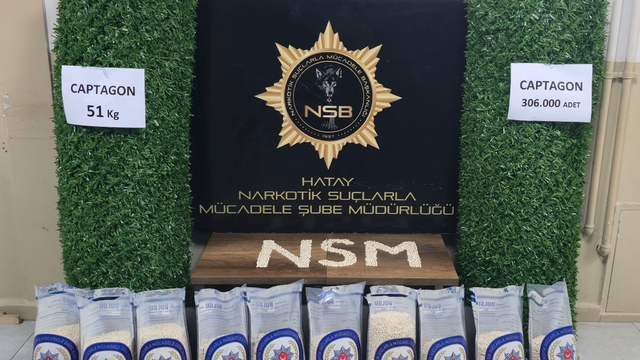 Hatay'da bahçe çitlerine gizlenmiş 306 bin uyuşturucu hap ele geçirildi