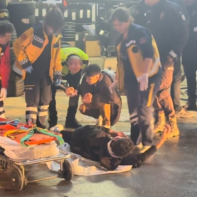 Kaçan sürücü polis aracına çarptı: 2 yaralı