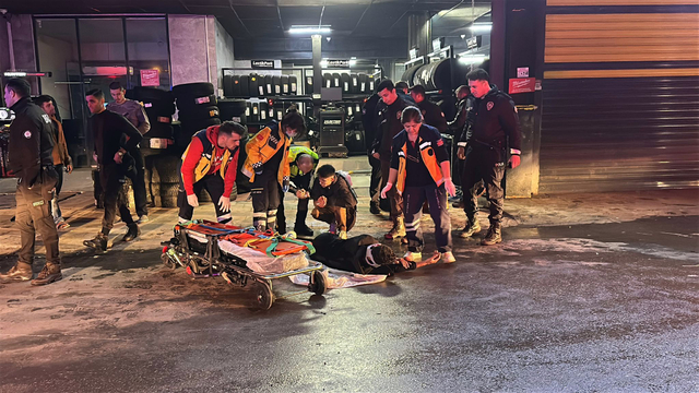 Edirne'de 'dur' ihtarına uymayan motosikletli, polis aracına çarptı: 2 yaralı