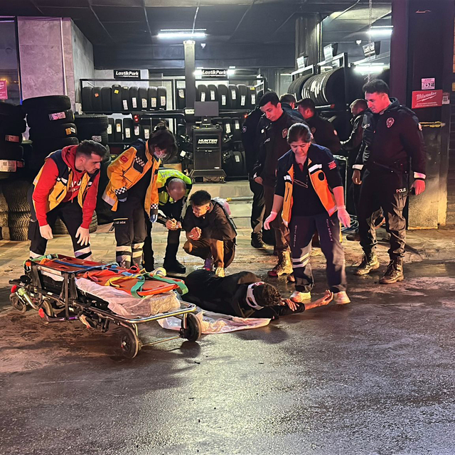 Edirne'de 'dur' ihtarına uymayan motosikletli, polis aracına çarptı: 2 yara...