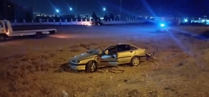 TIR'a arkadan çarpan otomobildeki 2 çocuk öldü, sürücü ağır yaralandı