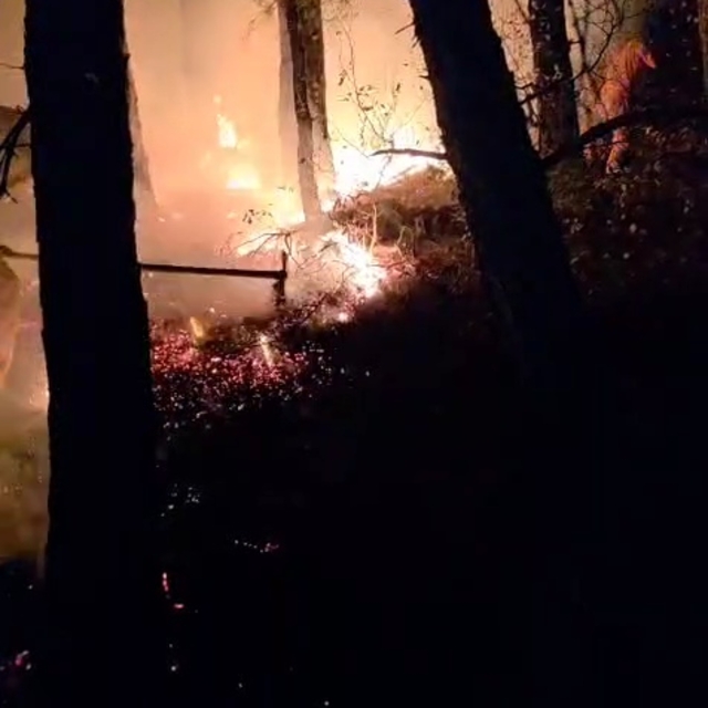 Hatay'da yıldırım düşmesi sonucu orman yangını çıktı (2)